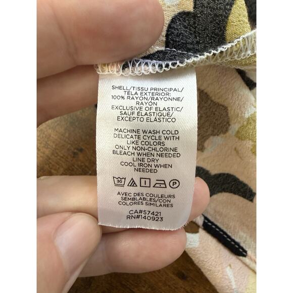 Loft Women’s Floral 3/4 Sleeve Short Shift Dress Size 10P Rayon Casual Shift - Picture 6 of 8